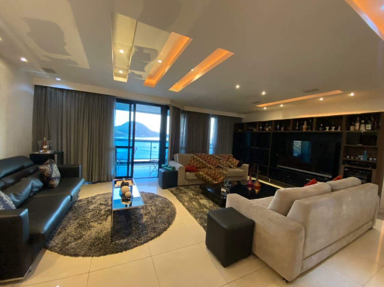 Apartamento de 4 suítes e 3 vagas em Boa Viagem – amplo e sofisticado!