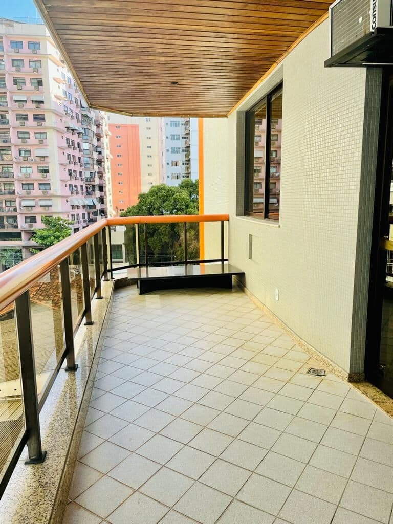 Amplo Apartamento com Varanda e 2 Vagas em Icaraí – 125m² e Lazer Completo!