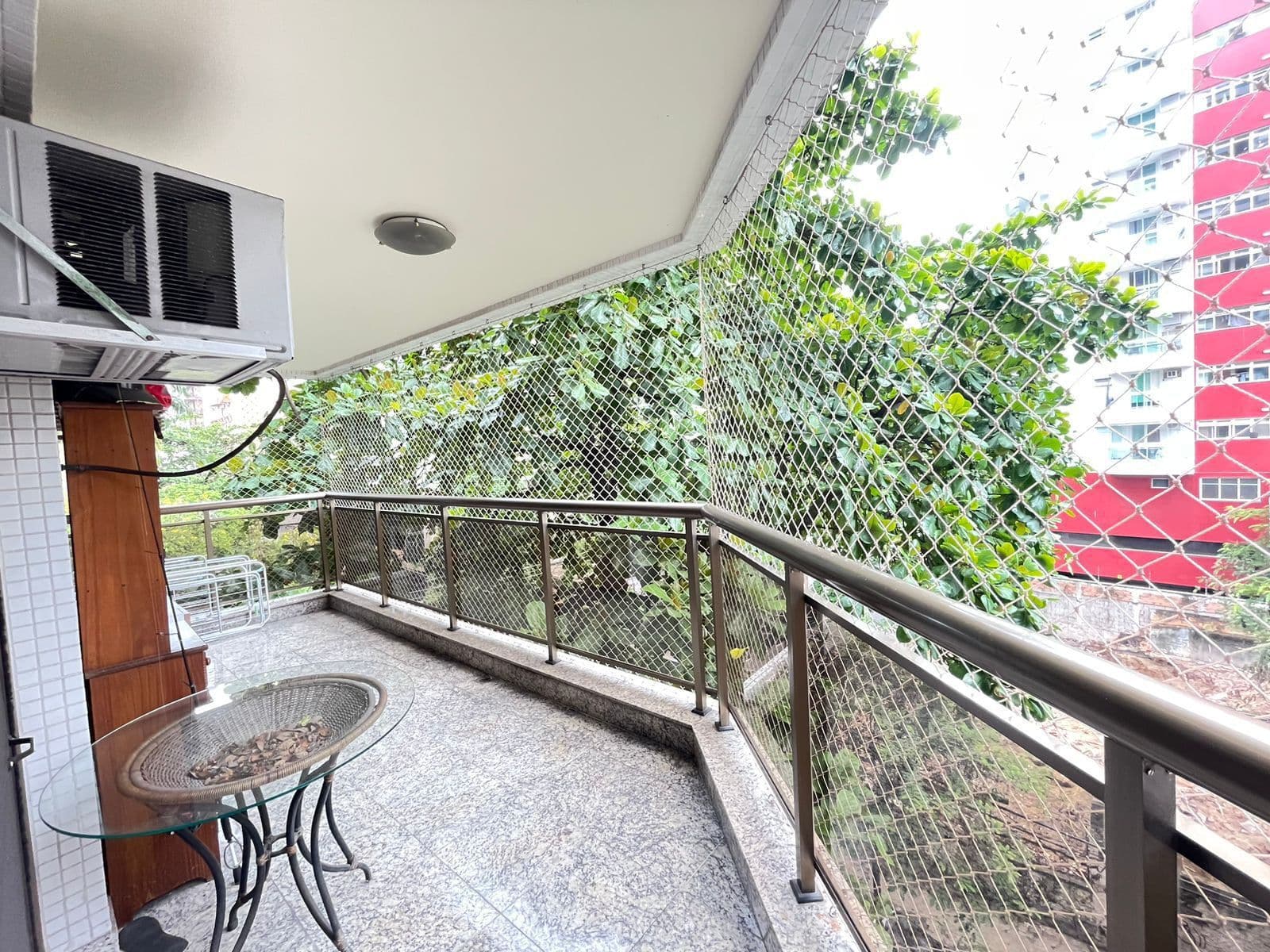 Apartamento amplo em Icaraí com varanda dupla, 4 quartos e lazer completo!