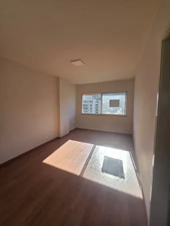 Apartamento com vista livre, amplitude rara e localização estratégica em Teresópolis
