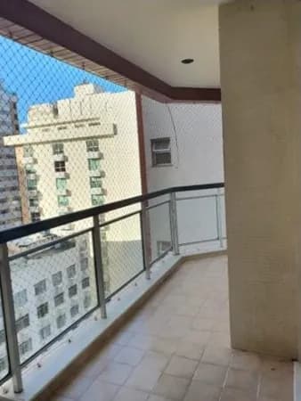 Apartamento 90m² na Quadra da Praia de Icaraí – Varanda, Suíte e Lazer Completo!