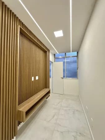 Apartamento Reformado com 2 Quartos e Vaga no Miolo de Icaraí – 1 Quadra da Praia!