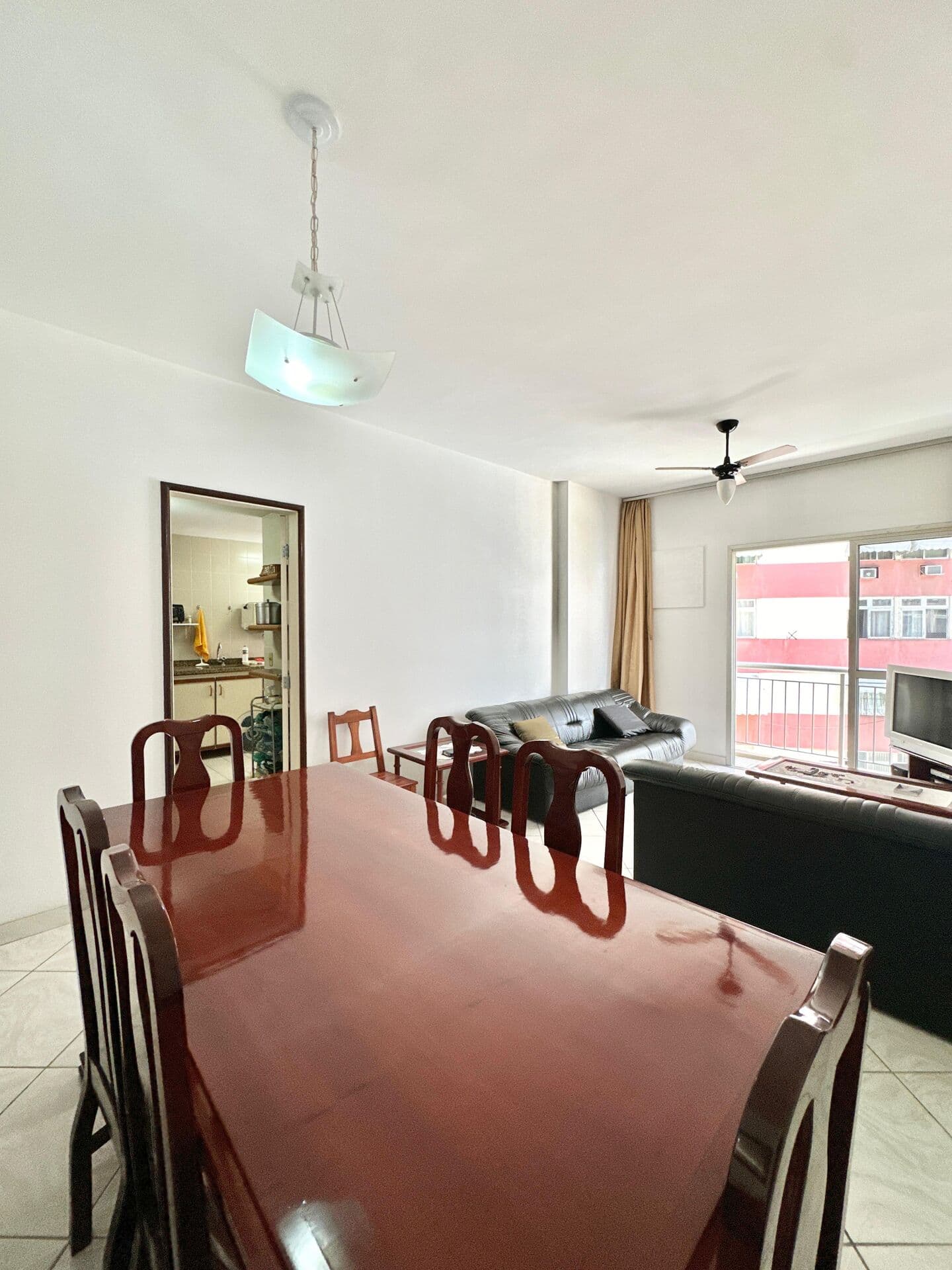 Apartamento com 2 Quartos e Suíte no Ingá – 85m², Rua Tranquila e Próximo à Praia!