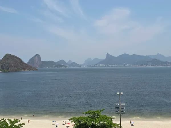 Apartamento Frente Mar na Praia de Icaraí - Amplitude e Elegância
