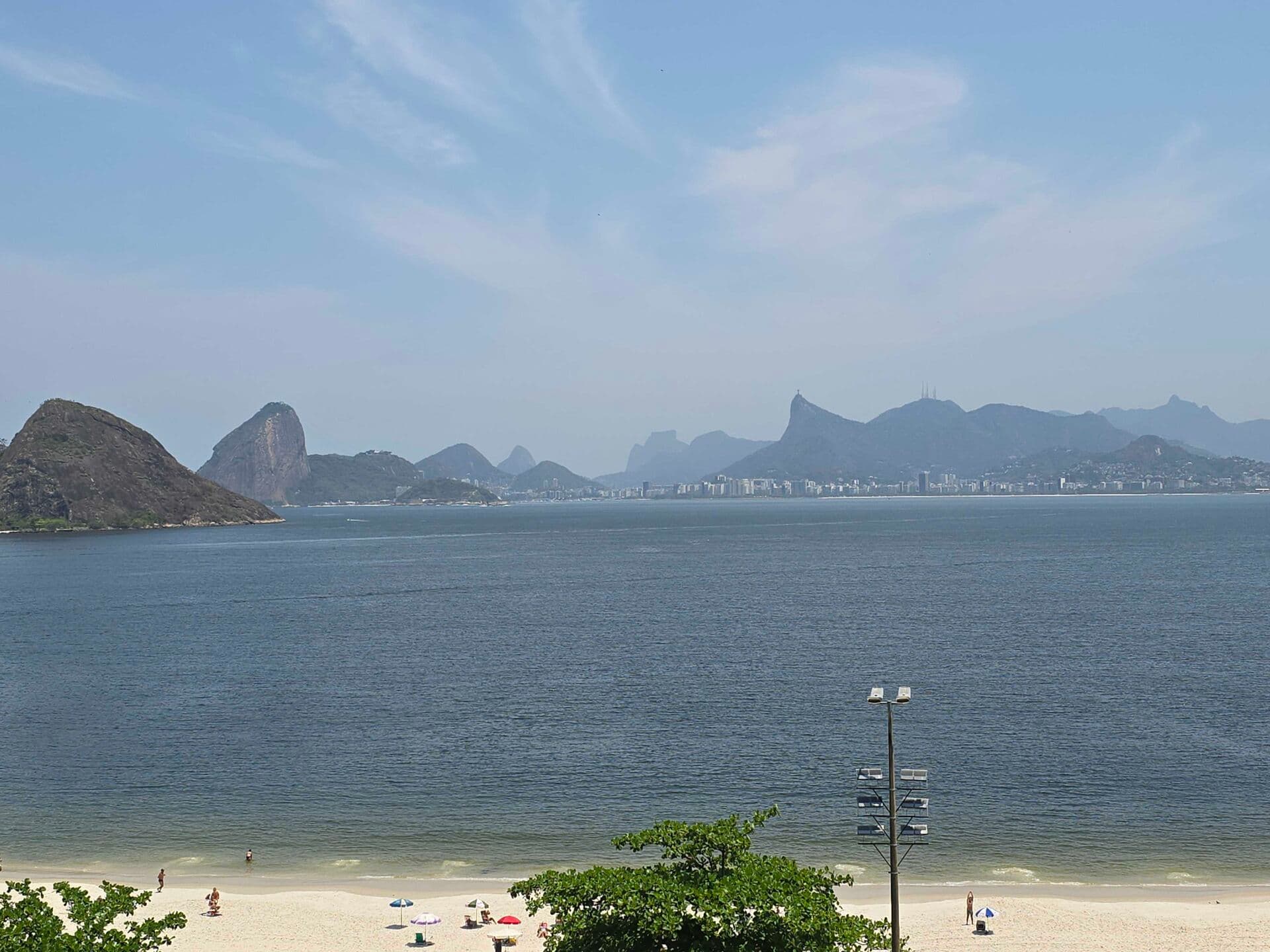 Apartamento Frente Mar na Praia de Icaraí - Amplitude e Elegância