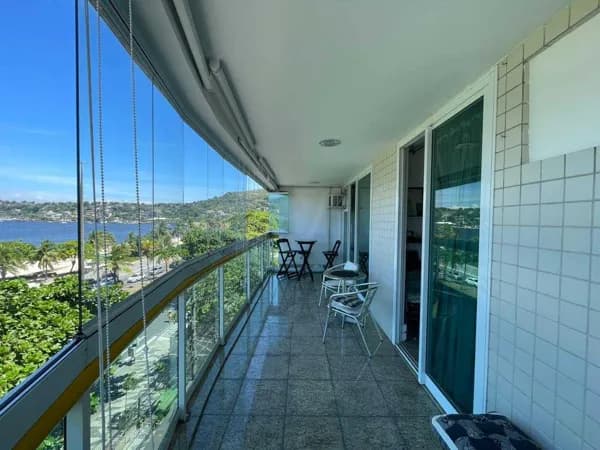 Cobertura Duplex Frente Mar com Vista Deslumbrante da Praia de São Francisco | Niterói
