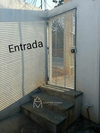 Casa-Geminada-para-Venda-em-Centro-Esmeraldas-MG