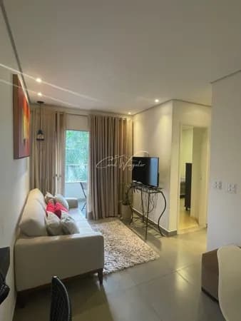 Apartamento com planejados e vaga coberta