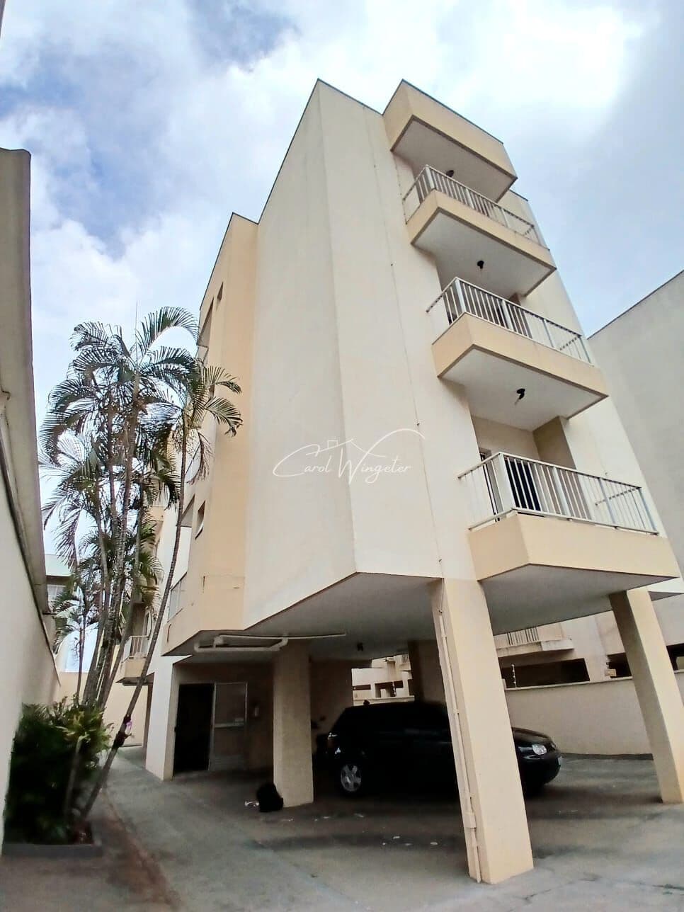 Apartamento com sacada no Higienópolis