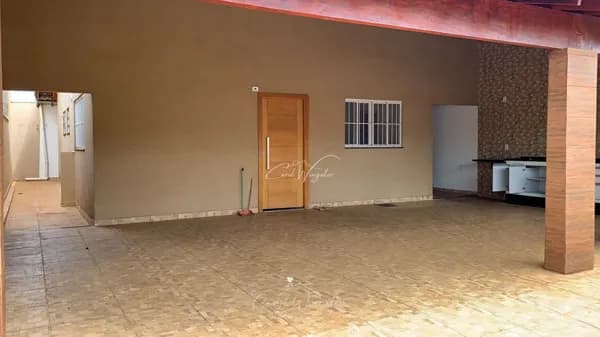 Casa Espaçosa com Varanda - Maria Zorita