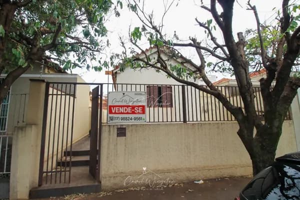 Casa funcional com varanda nos fundos