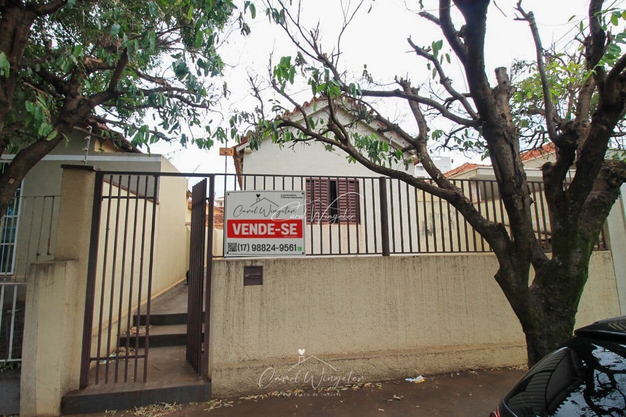 Casa funcional com varanda nos fundos