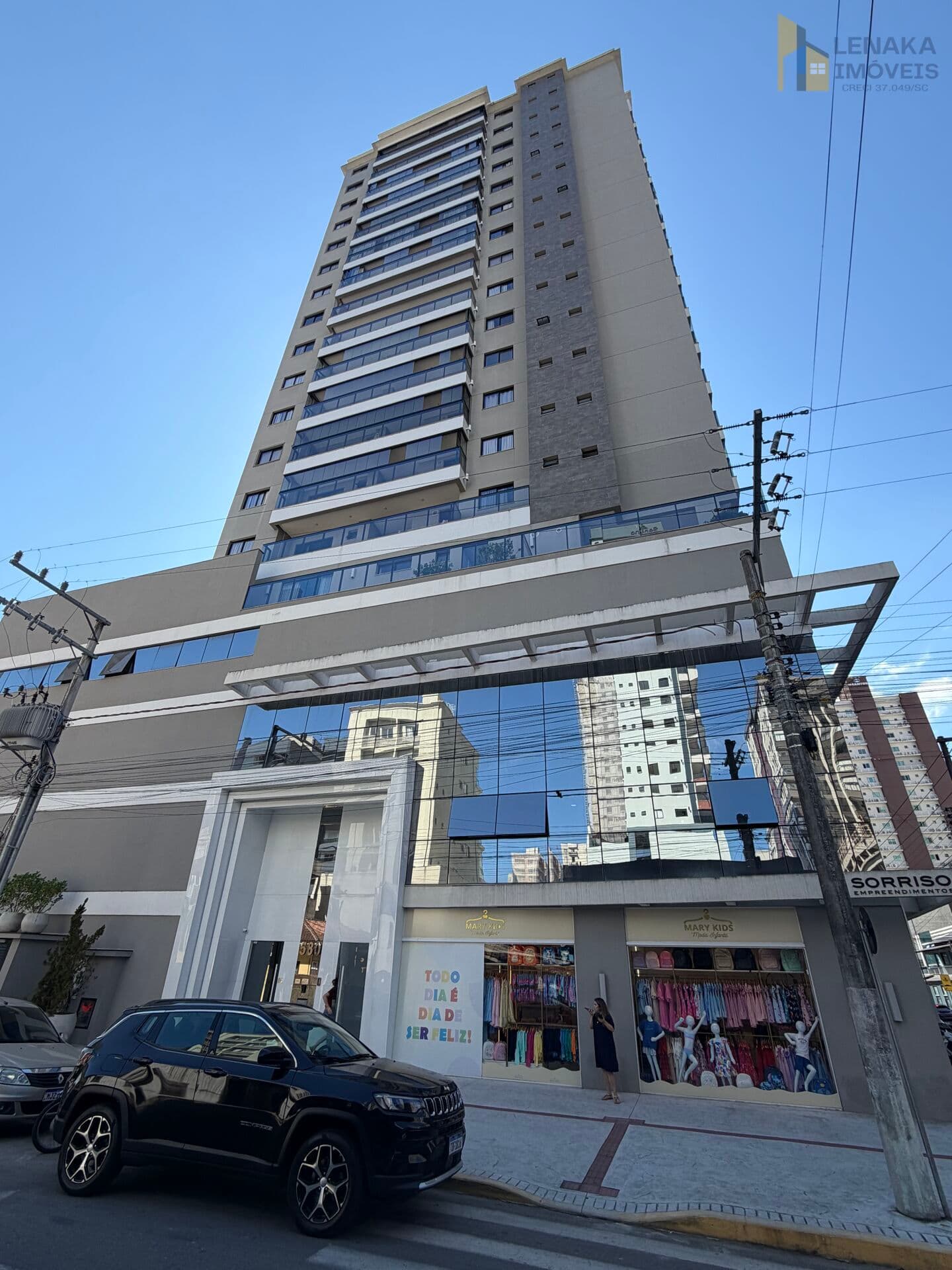 Apartamento Mobiliado à Venda na Meia Praia Itapema com 3 Suítes e 2 Vagas