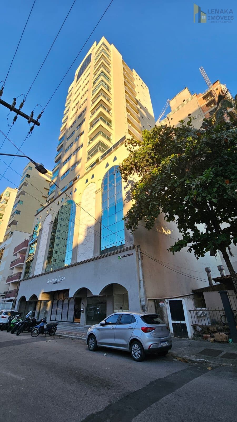 Apartamento Mobiliado à Venda em Itapema Meia Praia com 3 Suítes e 2 Vagas