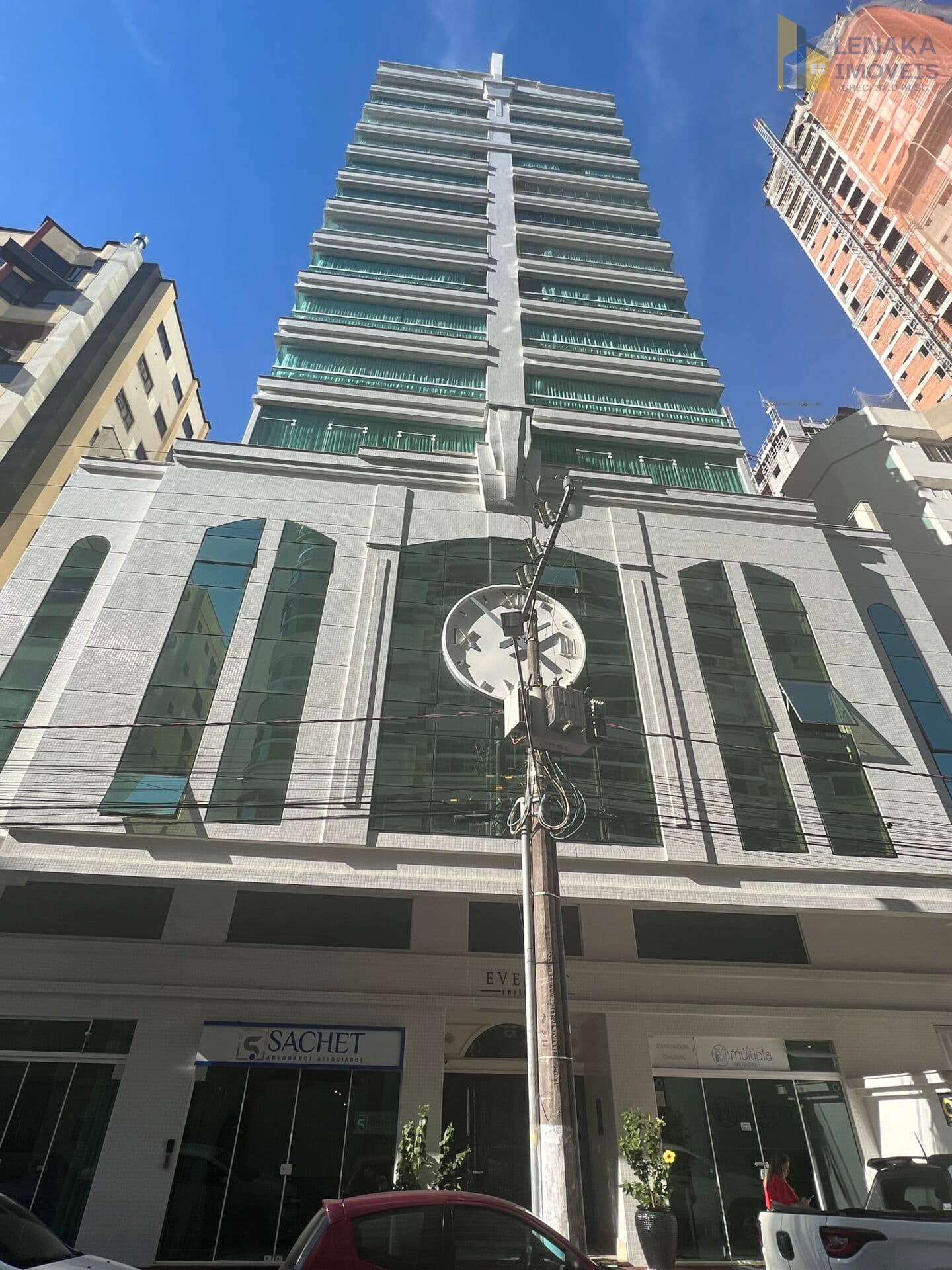 Apartamento 3 Suítes Mobiliado à Venda Meia Praia Itapema SC