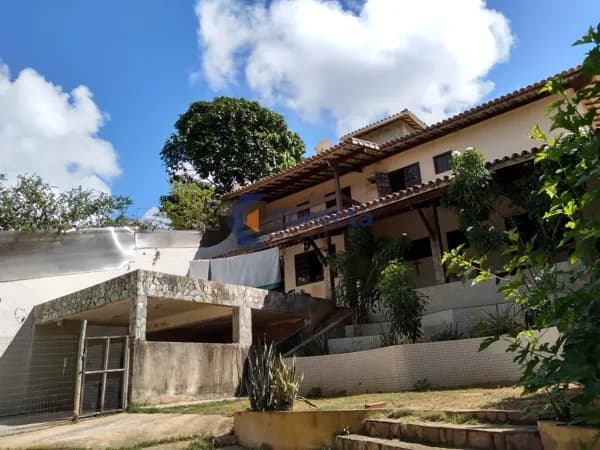 CASA AMPLA E ARBORIZADA À VENDA / LAURO DE FREITAS, BA