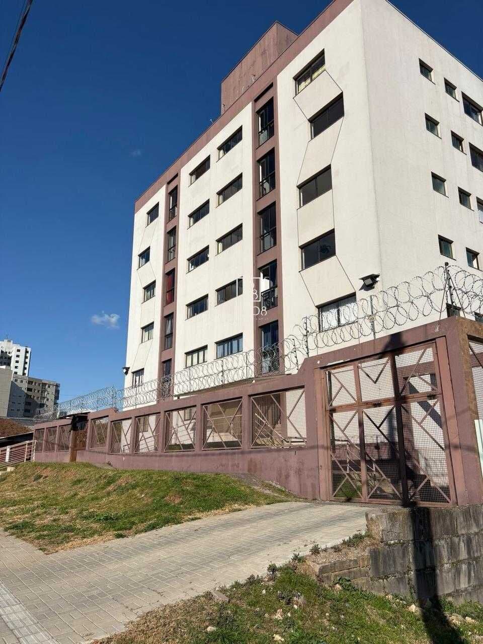 Apartamento semimobiliado
