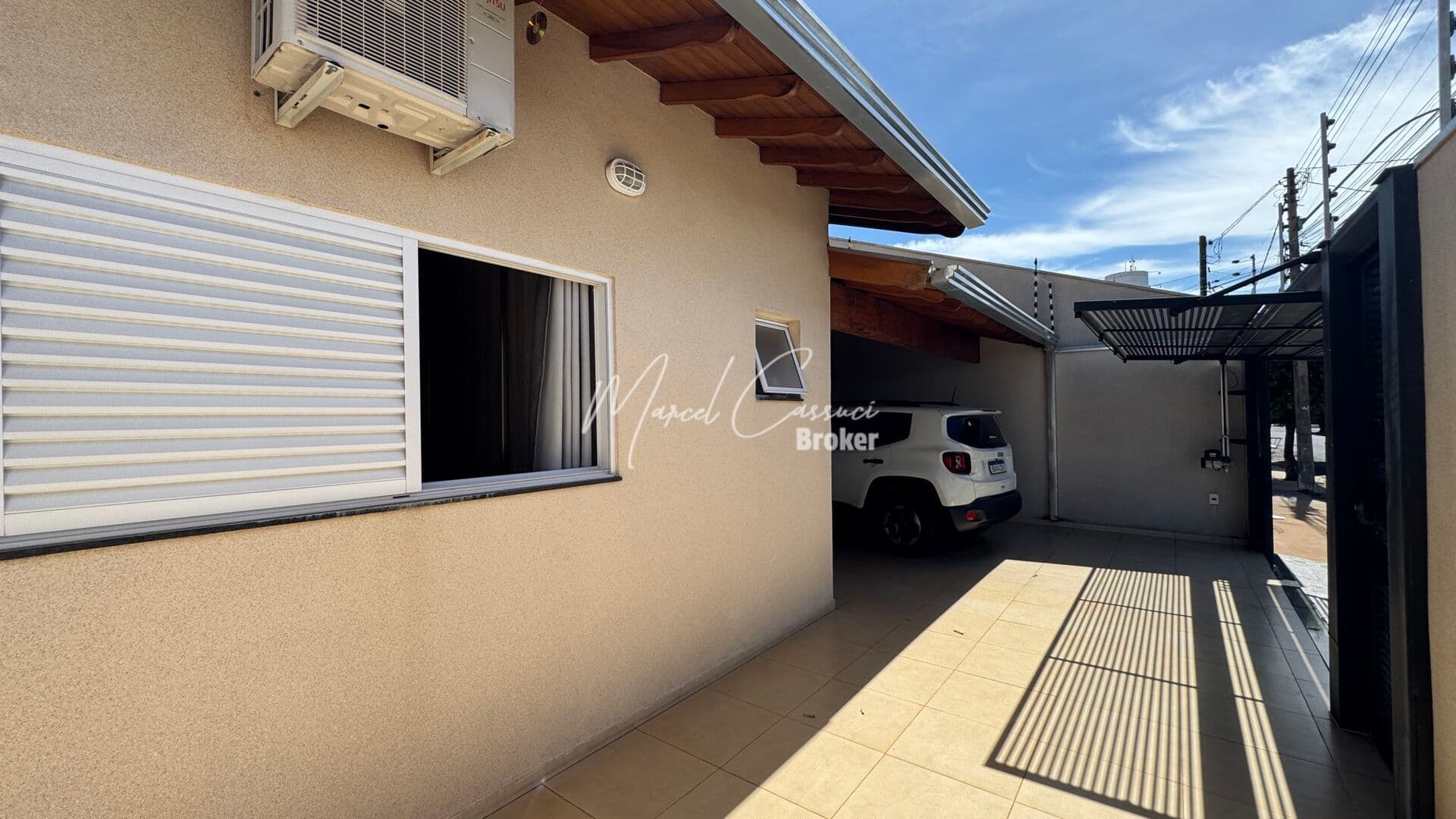 Casa 2 quartos, sendo 1 suíte, 2 vagas garagem, varanda gourmet, ambientes amplos, no bairro Regissol em Mirassol