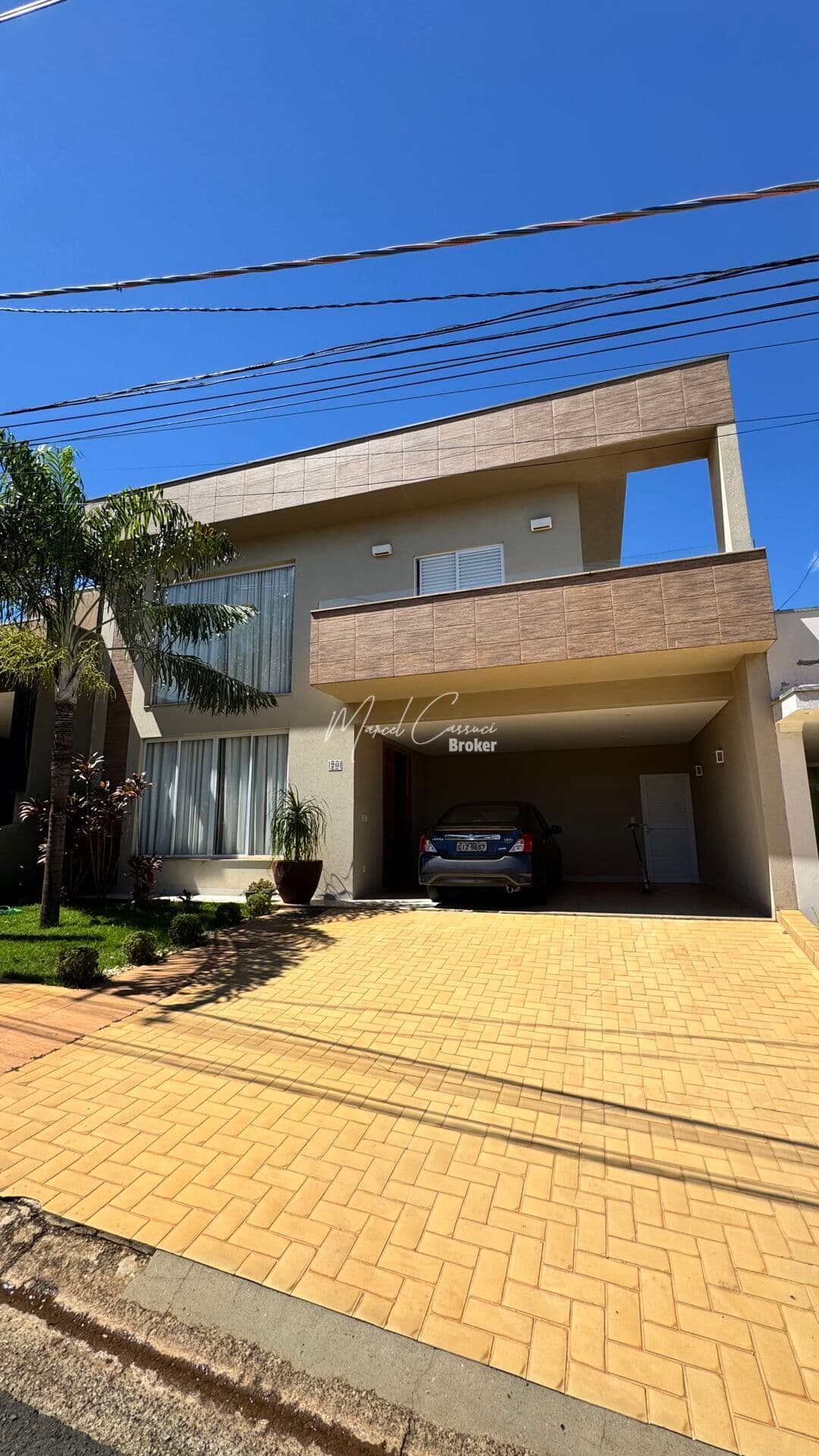 Belíssimo sobrado à venda com 3 quartos, sendo 1 suíte máster com closet, banheira e sacada e 2 quartos tipo apartamento