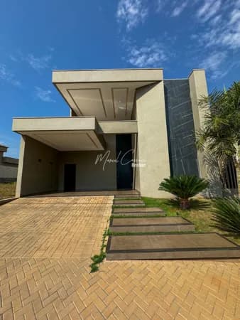 Belíssima casa à venda com 3 suítes, área Gourmet, piscina aquecida e energia fotovoltaica