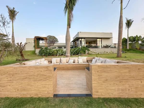 Belíssima chácara à venda com 3 suítes, sendo 1 suíte máster com closet, área Gourmet, piscina com borda infinita e aquecida