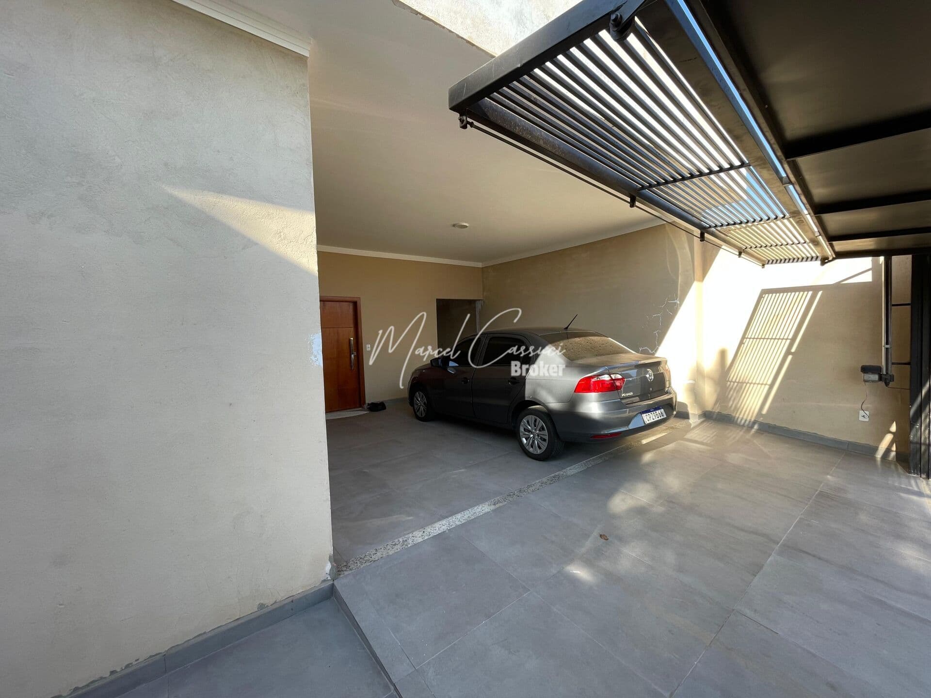 Casa à venda bem localizada na avenida principal do bairro Ipê I em Mirassol