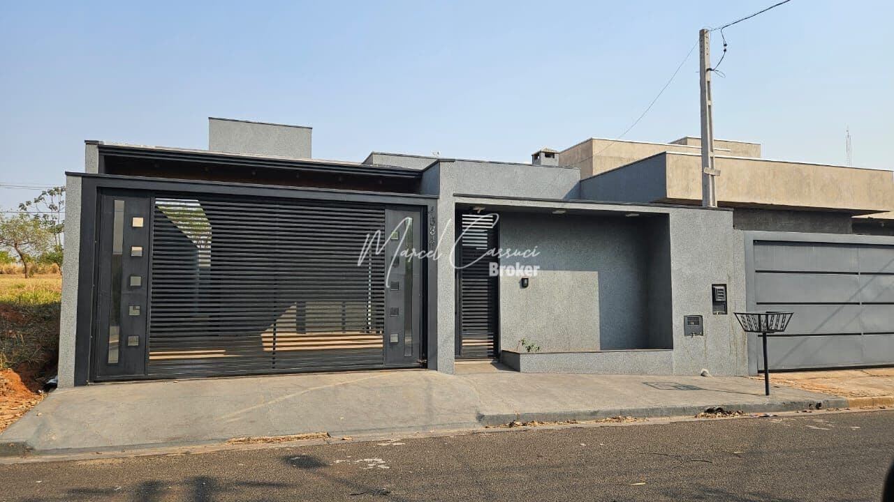 Casa 02 Quartos Suítes, 2 cozinhas e 1 área de lazer toda fechada com vidros