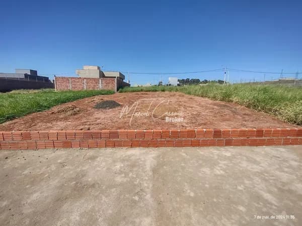 Excelente terreno à venda em bairro aberto, residencial ou comercial