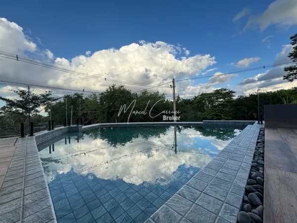 Belíssima casa à venda, com 5 suítes, área Gourmet, piscina com borda infinita e com 470m²