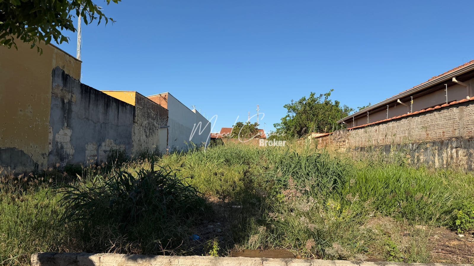 Terreno Comercial à venda, com 500 metros quadrados, plano, lados definidos no centro da cidade de Mirassol SP