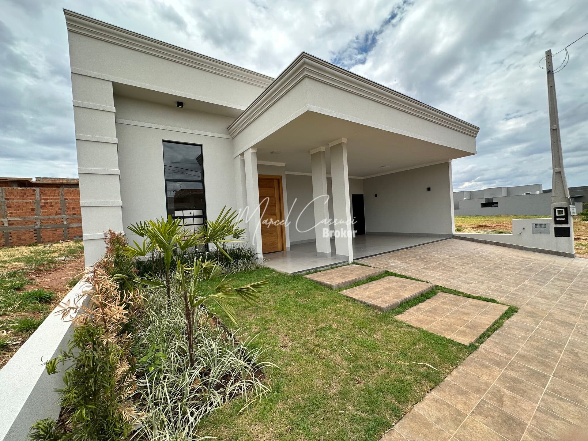 Casa em Condomínio SetLife II Mirassol, com 3 quartos, sendo 1 tipo apartamento, piscina