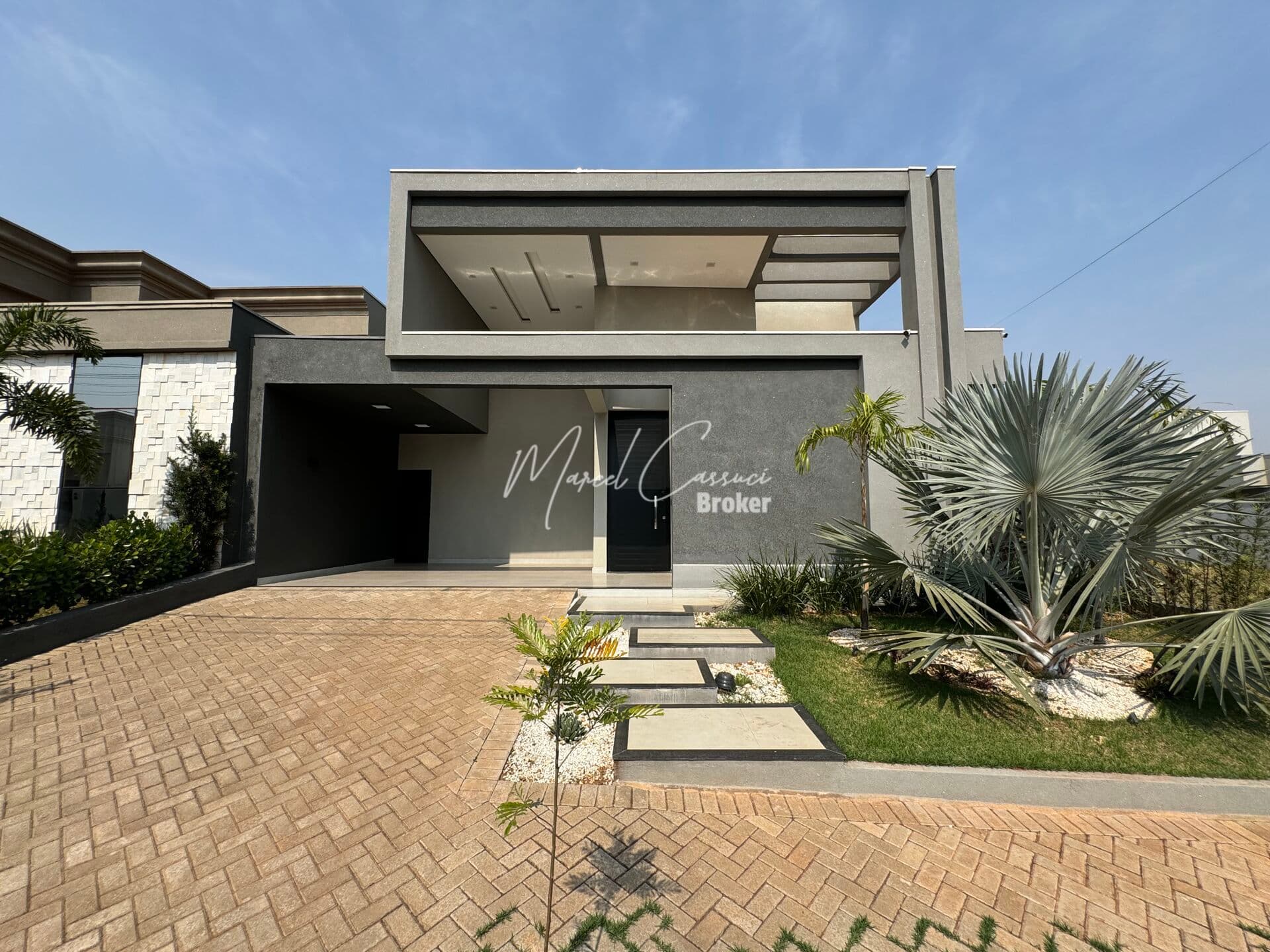 Belíssima casa à venda com 3 suítes, cozinha Gourmet e 1 bela piscina para seu lazer