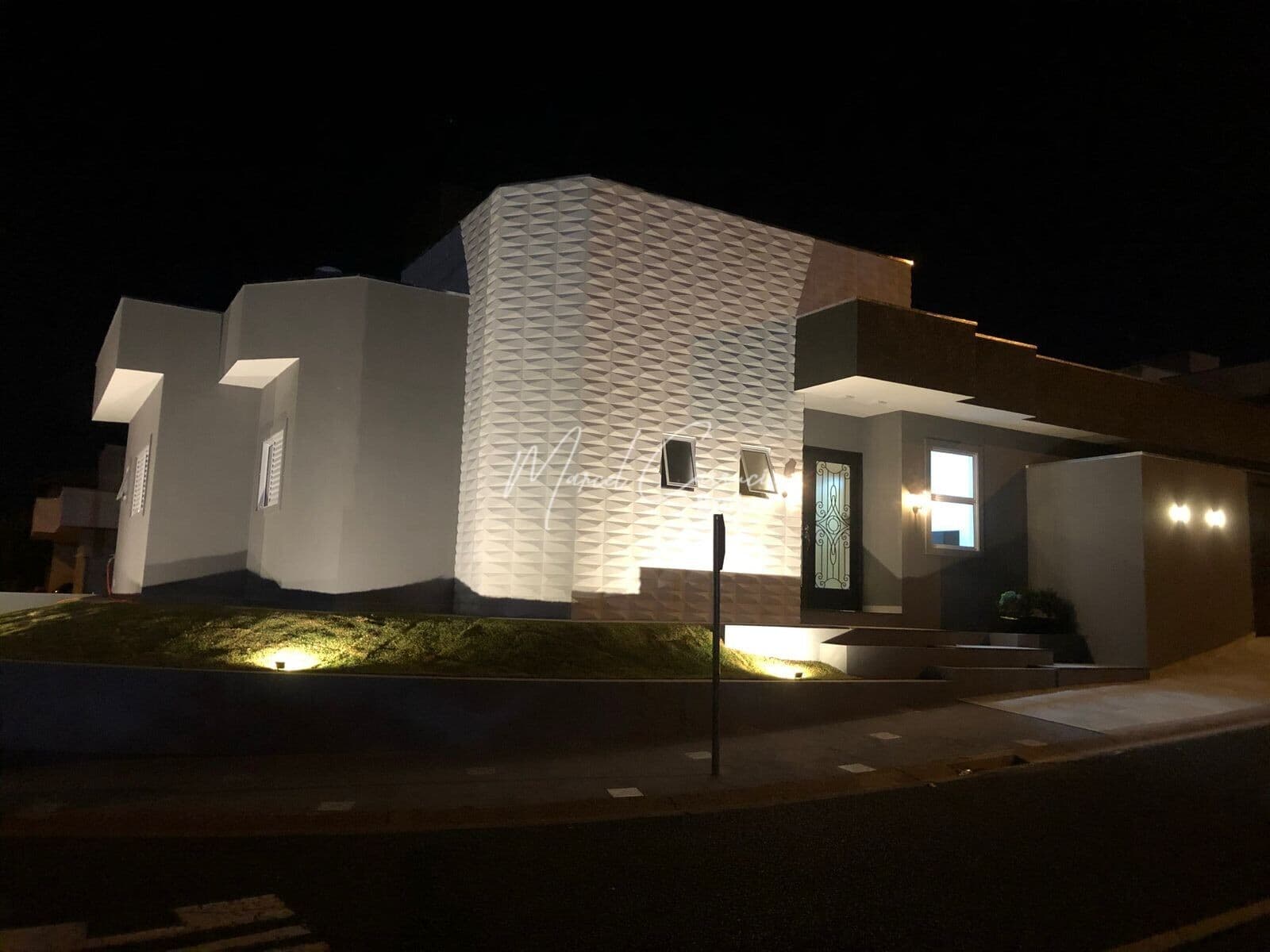 Bela casa à venda com 3 quarto sendo todos suítes em condomínio completo