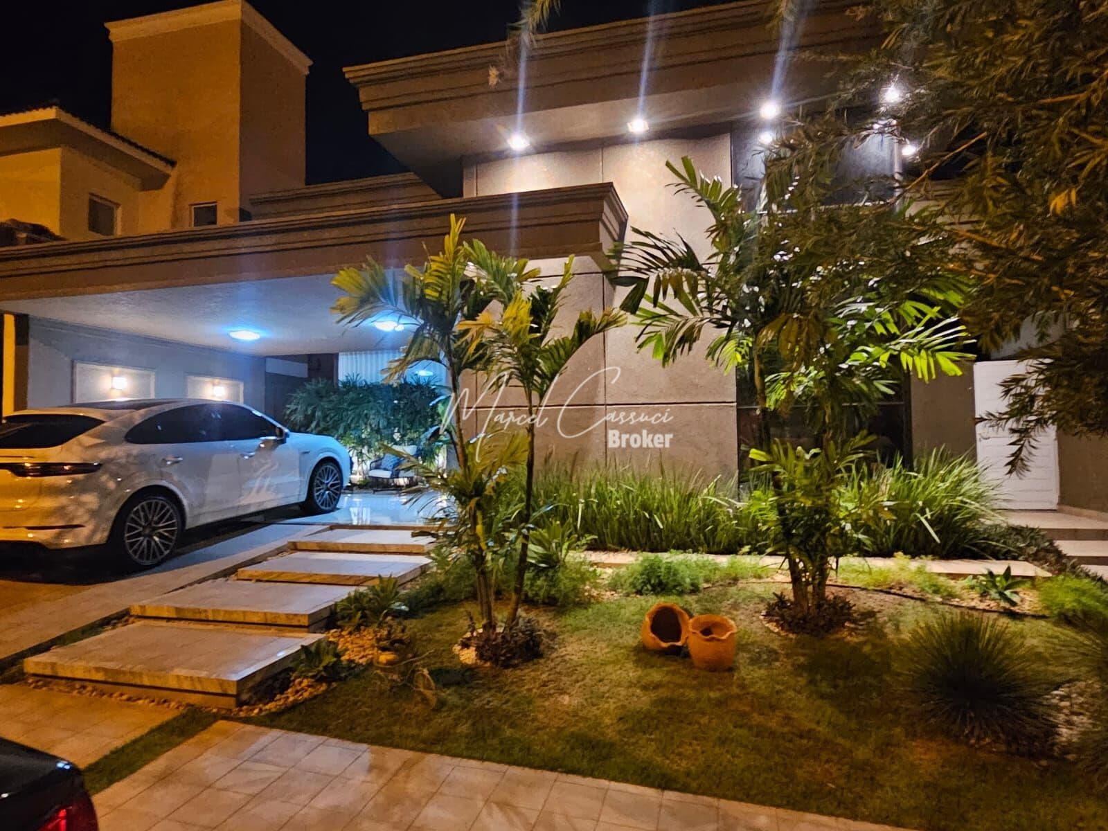 Casa à venda com 4 quartos suítes, sendo 1 suíte com hidromassagem, área Gourmet incrível, piscina aquecida, localizada no Golden Park, em Mirassol/SP