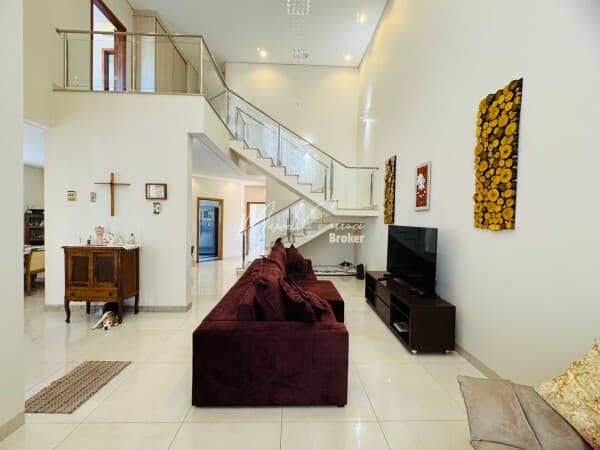 Lindo Sobrado à venda com 5 suítes, ambientes integrados e piscina