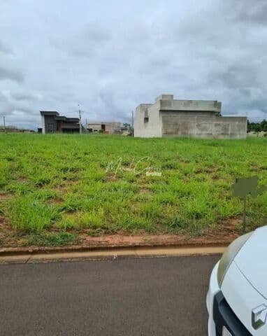 Excelente terreno à venda em condomínio, tamanho acima do padrão