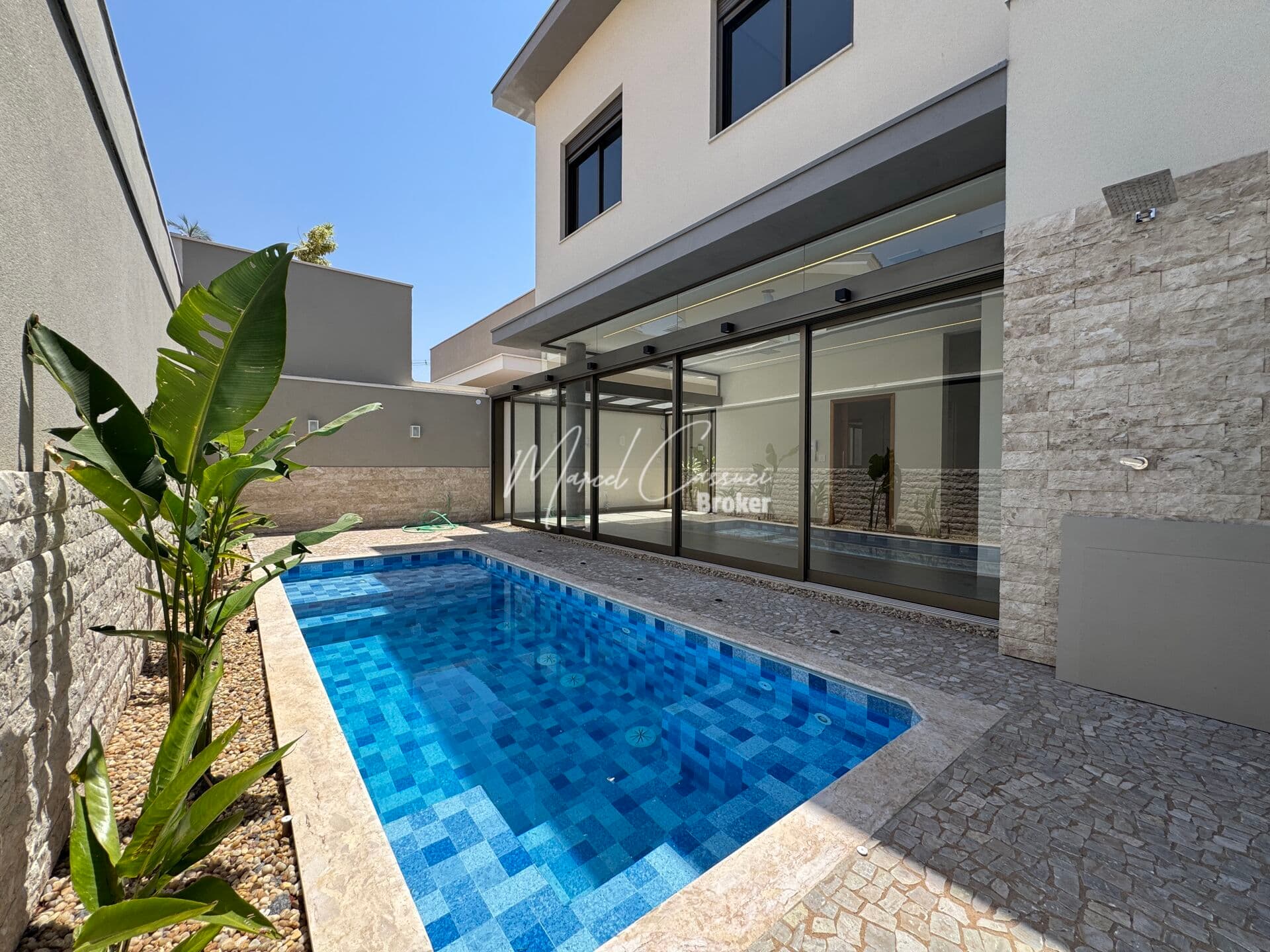 Sobrado de altíssimo padrão, 3 suítes, escritório, automação, fotovoltaica, piscina, Village, Mirassol