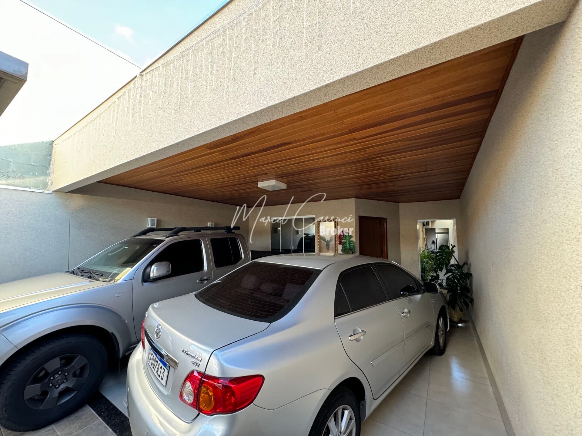 Casa à venda com 2 quartos, armários planejados e em ótima localização.
