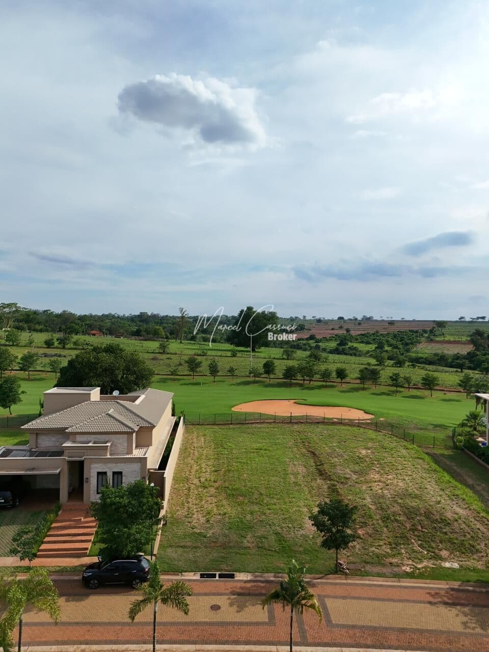 Excelente terreno à venda em condomínio fechado, bem localizado