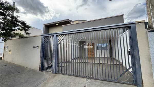 Lindíssima casa à venda em bairro aberto, com 3 quartos, sendo 1 suíte e área Gourmet com churrasqueira