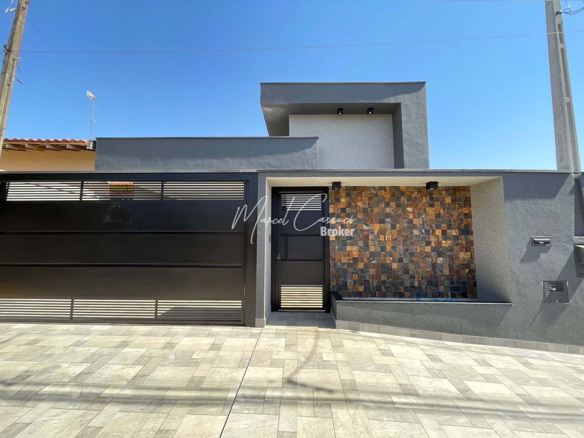 Casa 3 Quartos, sendo 1 suíte com closet, área Gourmet com churrasqueira, no bairro Regissol em Mirassol/SP
