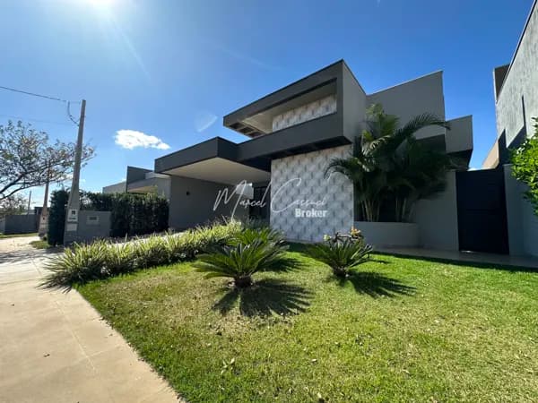 Belíssima casa à venda com 3 suítes, todas com closet, varanda gourmet com 2 ambientes e piscina