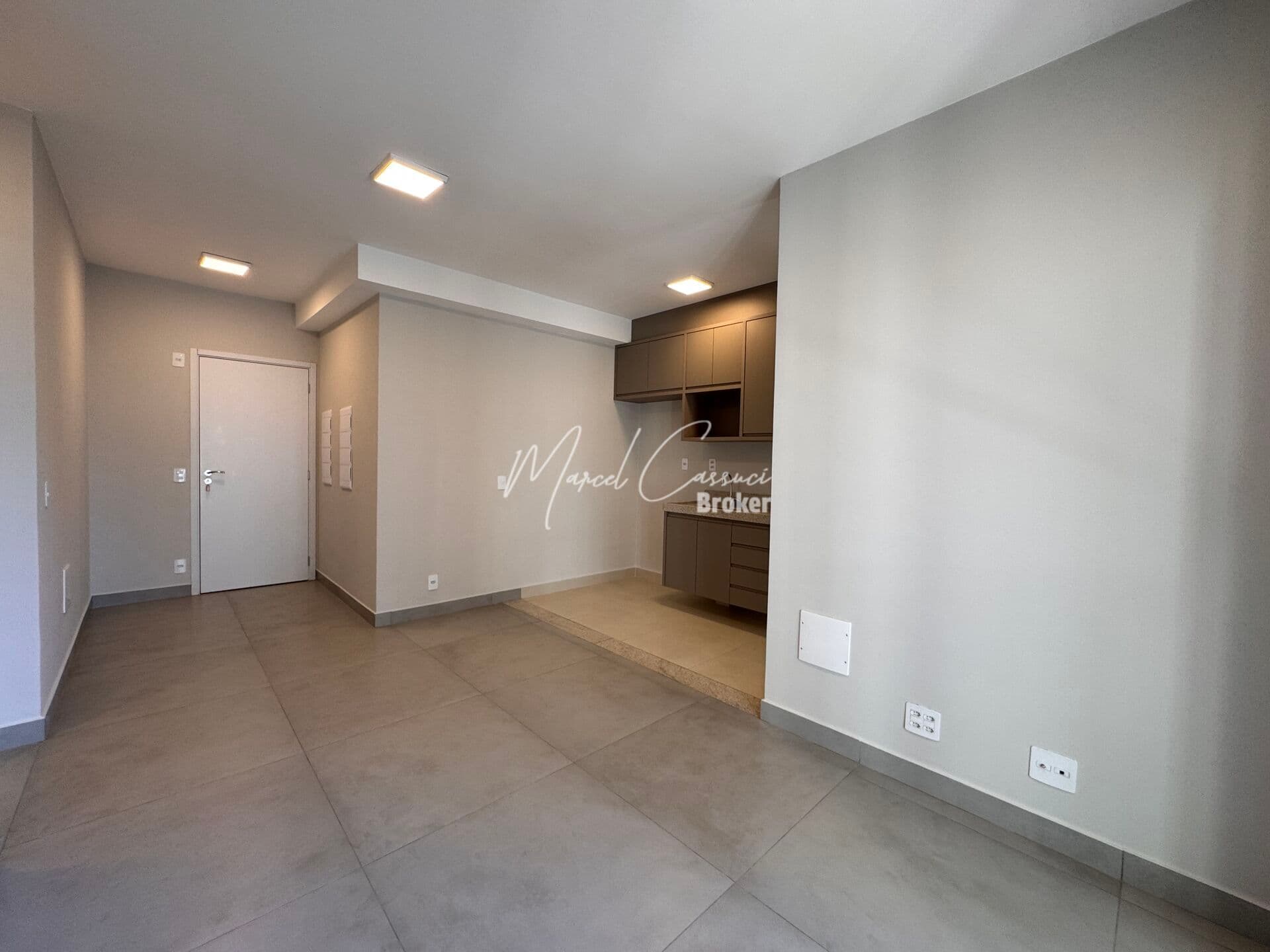 Lindo apartamento à venda com 2 quartos, sendo 1 suíte com sacada, 2 banheiros, 1 vaga de garagem e 68m²