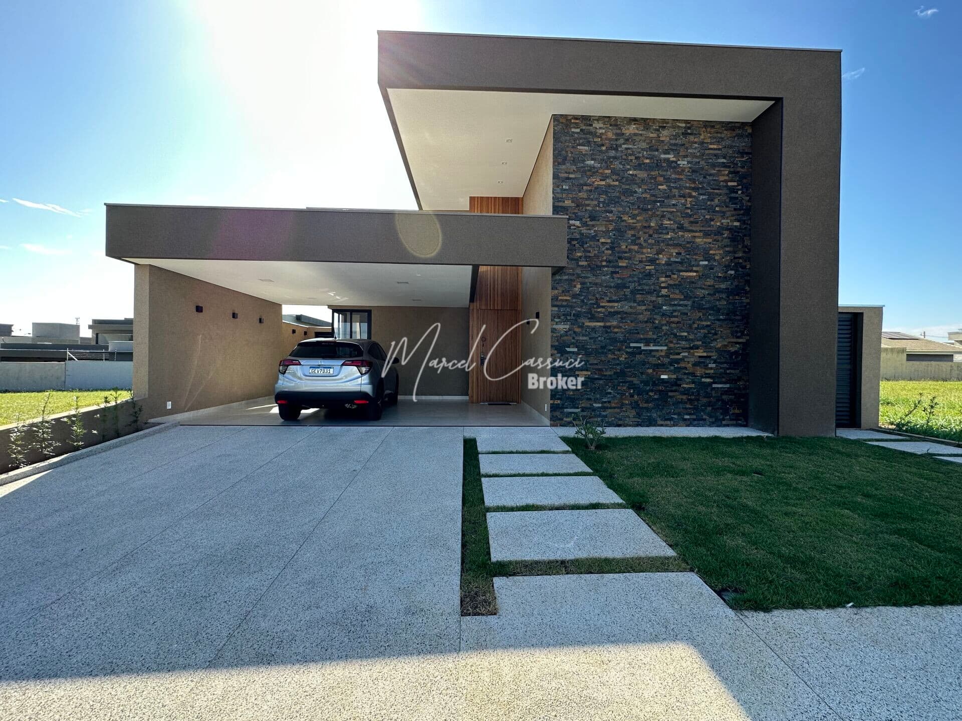 Casa à venda no Condomínio Terra Vista 3 suítes, sendo 1 master, fachada moderna, escritório