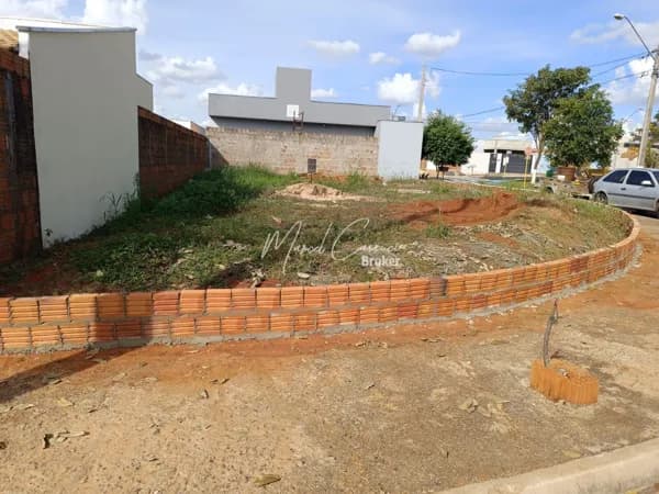 Terreno de Esquina, Comercial/Residencial, em frente Área de Laser