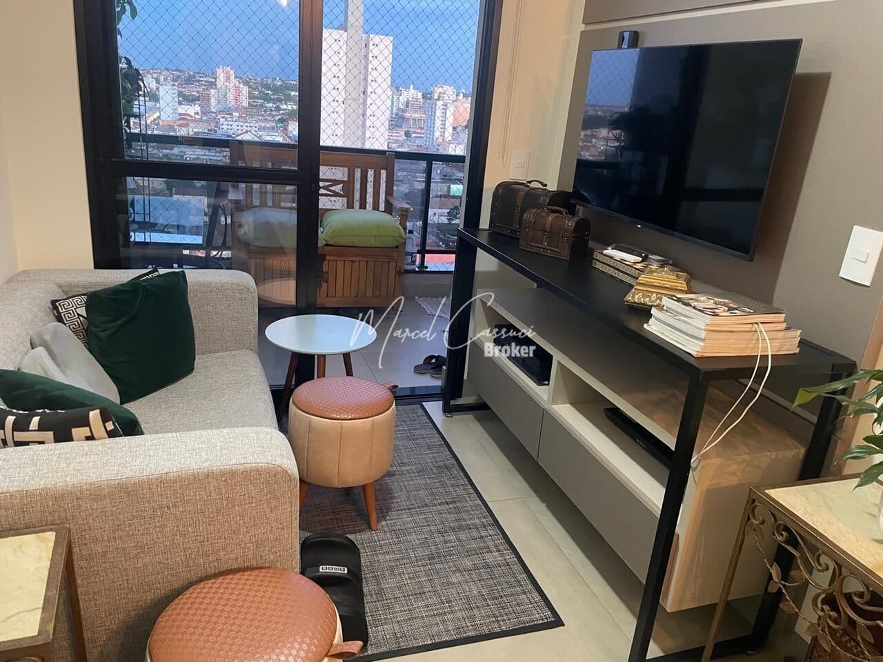 Lindíssimo apartamento à venda, com 3 dormitórios, sendo 1 suíte com closet, sacada técnica e vaga para 1 veículo