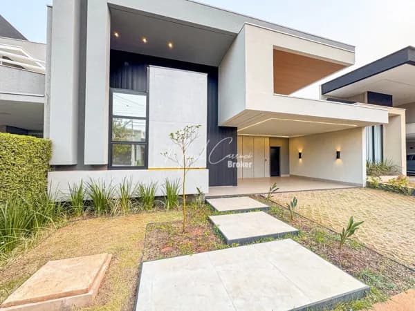 Belíssima casa à venda com 3 suítes sendo 1 máster com closet e banheira, muito espaço e piscina no lazer.