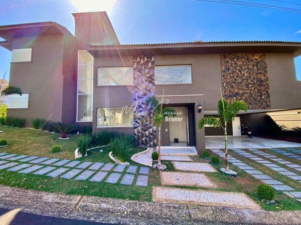 Casa triplex à venda, com 4 suítes, sendo 1 suíte máster com closet e piscina aquecida, Damha IV, Rio Preto