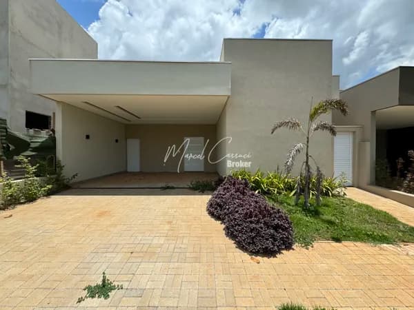 Belíssima casa à venda com 3 suítes, sendo 1 suíte com closet, cozinha Gourmet e piscina com cascata
