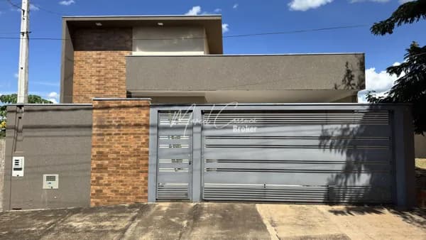 Linda casa à venda em bairro aberto com 3 quartos, sendo 1 suíte, ótima oportunidade